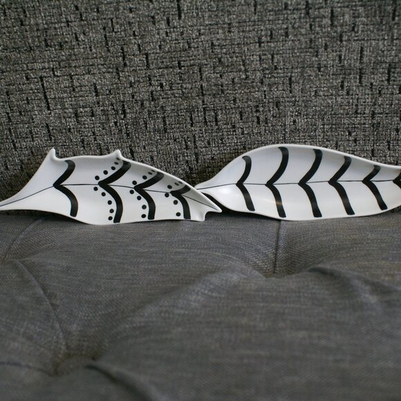 Set of 2 Nate Berkus Trinket Dishes Bowls Black White Leaves Feathers 8" Long - Picture 5 of 6